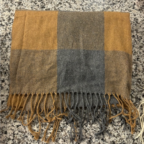 Roots Accessories - Roots blanket scarf